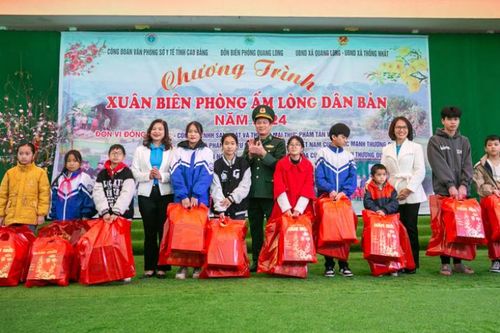 Tết sớm trên biên cương