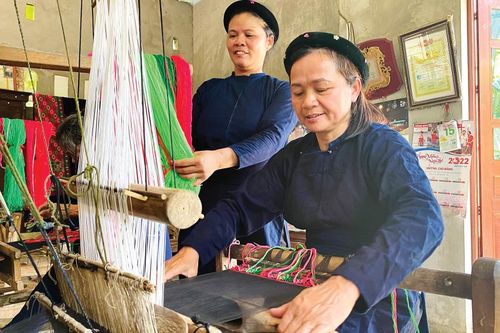 Sức vươn các làng nghề truyền thống