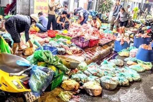 Dạo một vòng các chợ lề đường ở TPHCM: Nỗi lo thực phẩm bẩn cận Tết
