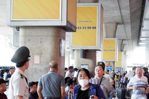 Sân bay Tân Sơn Nhất bắt đầu 'nóng' chuyện đi lại