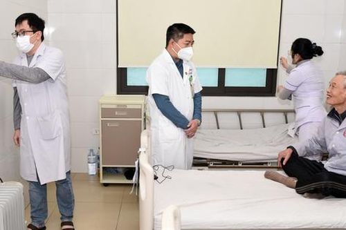 Bệnh viện bổ sung điều hòa 2 chiều, máy sưởi chống rét cho người bệnh
