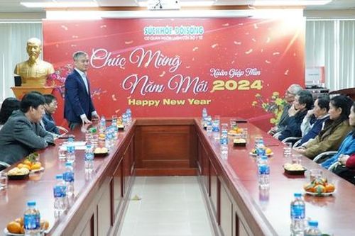 Báo Sức khỏe & Đời sống tri ân cán bộ hưu trí trước thềm năm mới Giáp Thìn 2024