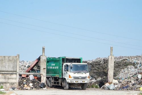 Dân khổ vì nhà máy xử lý rác