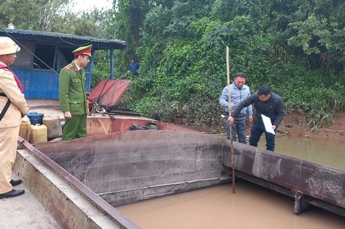 Nam Định: Mang tàu không giấy tờ đi hút trộm cát trên sông Đào