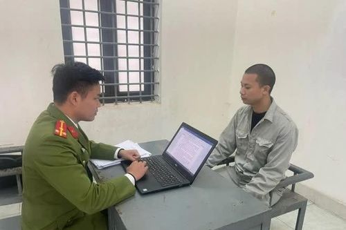 Đồng loạt khám xét nhóm tín dụng đen, thu bình 'khí cười' và hung khí
