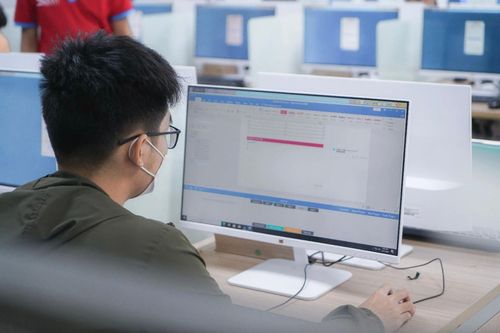Từ FTU đến NEU, khi các trường kinh tế 'lấn sân' ngành công nghệ