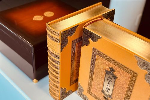 Trưng bày sách đặc biệt, giới thiệu nhiều công đoạn đóng sách thủ công