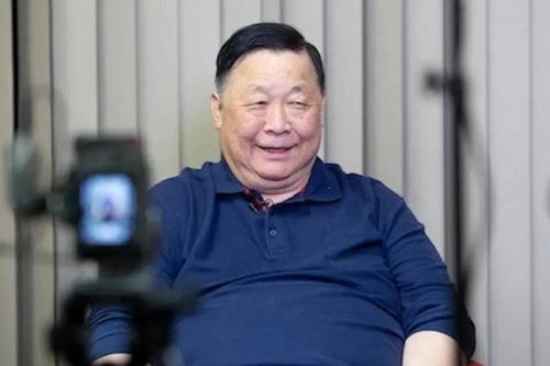 'Chu Bá Thông' Tần Hoàng có bạn gái kém 30 tuổi