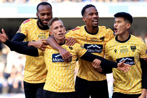 Địa chấn xảy ra ở vòng 4 FA Cup