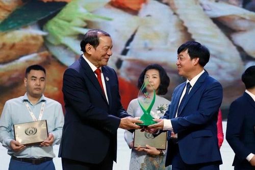 Du lịch trải nghiệm ẩm thực truyền thống Bắc Bộ - Làng cổ Đường Lâm được vinh danh là sản phẩm du lịch bền vững ASEAN