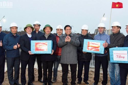 Thủ tướng kiểm tra, động viên thi công Dự án đường dây 500kV mạch 3 Quảng Trạch-Phố Nối