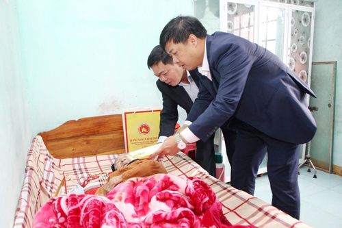 Bí thư Tỉnh ủy Quảng Nam Lương Nguyễn Minh Triết thăm gia đình chính sách, người có công