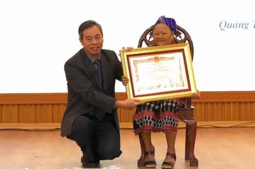 Trao tặng và truy tặng danh hiệu vinh dự Nhà nước 'Bà mẹ Việt Nam anh hùng' cho 22 bà mẹ tại Quảng Trị