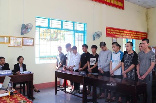 Hỗn chiến rồi cướp xe đối thủ