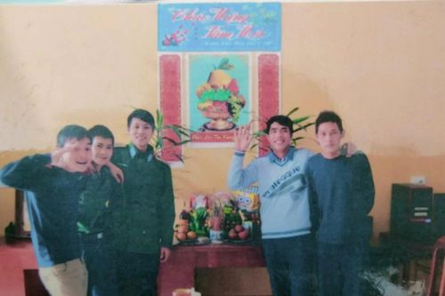 Ăn tết dân, nhung nhớ tết quân