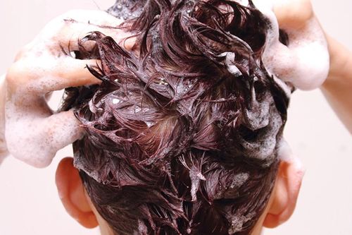 Tác hại của việc gội đầu quá nhiều