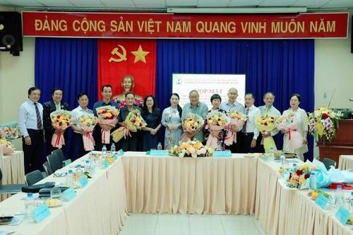 Xuân Quê hương 2024: Ấm áp đón người thân trở về