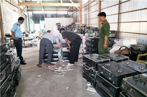 Phát hiện kho đồ gia dụng đã qua sử dụng không rõ nguồn gốc