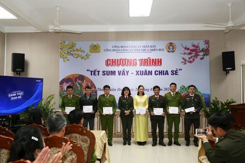 Ấm áp nghĩa tình 'Tết sum vầy - xuân chia sẻ'