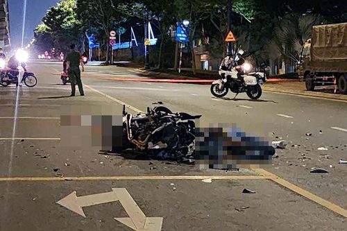Mô tô đối đầu xe máy ở cửa ngõ TP.HCM, 2 người tử vong