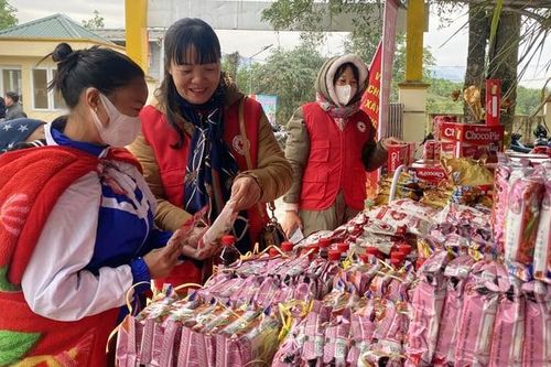 200 gia đình nghèo ở Quảng Ninh được đón Tết sớm