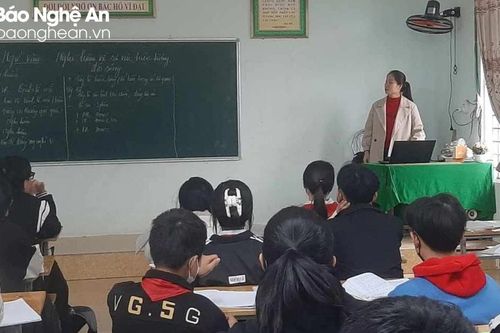 Nhiều giáo viên, nhân viên hợp đồng ở Nghệ An bị dừng chi trả lương?