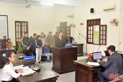 Hơn 66 năm tù cho các đối tượng trong đường pháo lậu số lượng 'khủng'