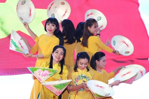 'Xuân Quê hương-Giáp Thìn 2024' ấm tình Việt tại Vương quốc Campuchia