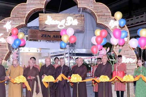 Khai mạc Hội chợ Văn hóa Phật giáo Xuân Giáp Thìn tại Thành phố Hồ Chí Minh