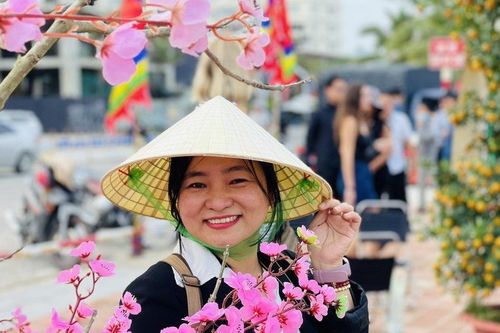 Đà Nẵng: Du khách thưởng lãm Tết sớm bên bờ biển