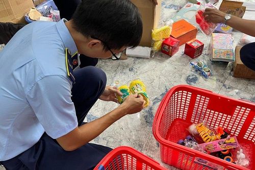 Phát hiện nhiều cơ sở kinh doanh hàng ngàn sản phẩm không rõ nguồn gốc, xuất xứ