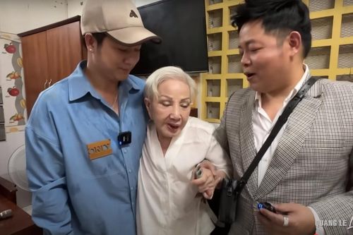 Vướng tranh cãi khi tặng tiền nghệ sĩ Hồng Nga, ca sĩ Quang Lê nói gì?