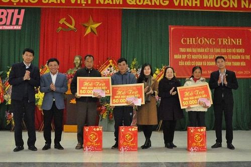Trao nhà đại đoàn kết và tặng quà tết cho hộ nghèo tại Thạch Thành