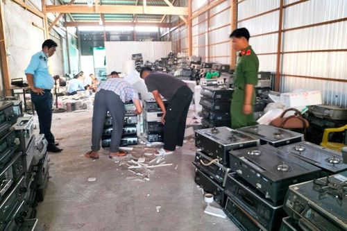 Bắt giữ nhiều đồ gia dụng không rõ nguồn gốc ở Phú Xuân