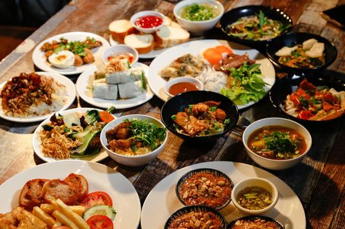 Buffet giá một trăm ngàn