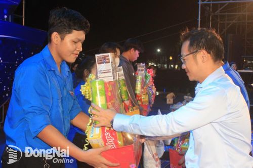 145 thanh niên có hoàn cảnh khó khăn vui tết công nhân