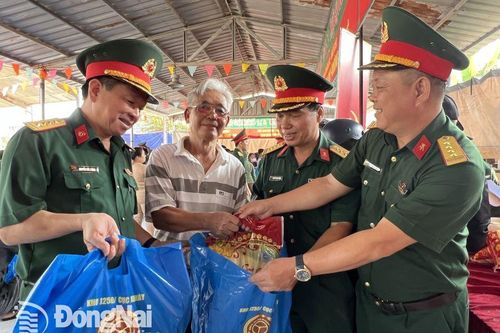 Phiên chợ 0 đồng dành cho người khó khăn