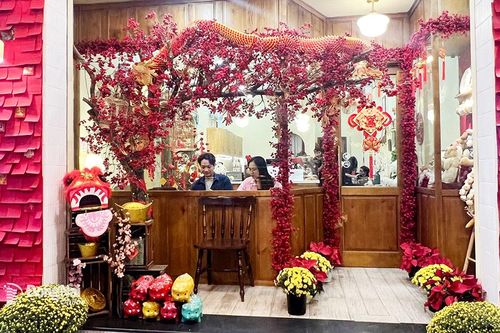 Đường phố rộn ràng đón Xuân