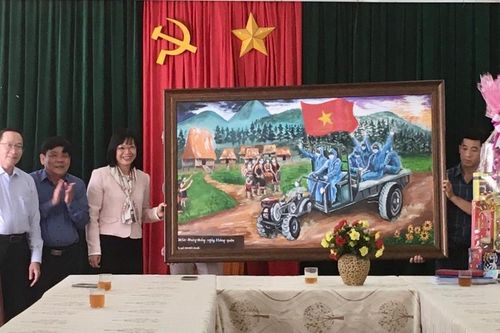 Phó Chủ tịch UBND tỉnh Nguyễn Thị Thanh Lịch thăm, chúc Tết Trung tâm Kiểm soát bệnh tật tỉnh