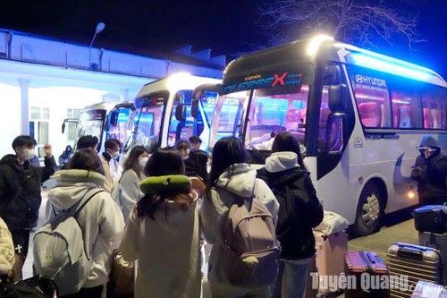 Trường Đại học Tân Trào tổ chức chuyến xe '0 đồng' đưa sinh viên ở xa về quê ăn Tết