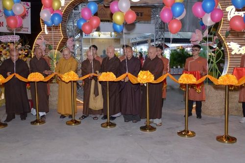 Khai mạc Hội chợ văn hóa Phật giáo Xuân Giáp Thìn tại chùa Phổ Quang (Q.Tân Bình, TP.HCM)
