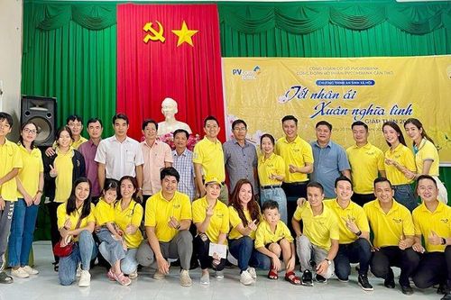 PVcomBank mang 'Tết nhân ái - Xuân nghĩa tình' đến với các hoàn cảnh khó khăn