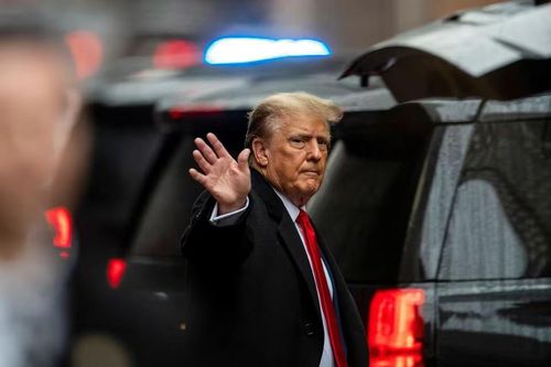 Ông Donald Trump phải trả hơn 83 triệu USD cho nữ nhà văn vì thua kiện