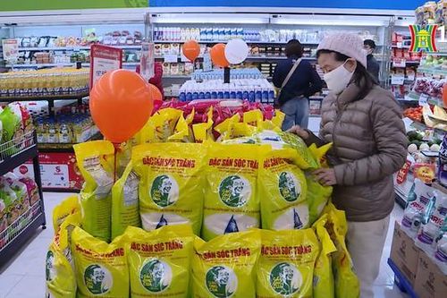 Siêu thị Hà Nội giảm giá kích cầu tiêu dùng Tết