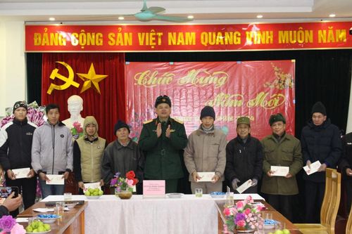Trung tướng Dương Đình Thông chúc Tết cấp ủy, chính quyền địa phương và các đơn vị lực lượng vũ trang huyện Hà Quảng