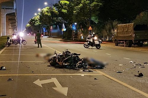 Mô tô phân khối lớn va chạm xe máy ở TP Thủ Đức, 2 người tử vong