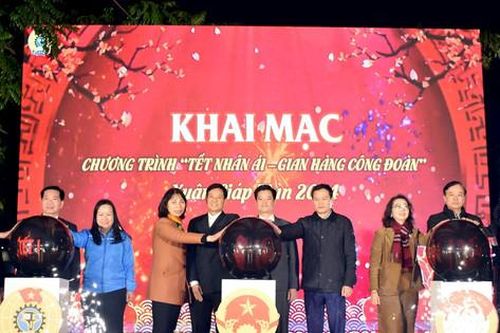 Tết nhân ái - Gian hàng công đoàn quận Đống Đa