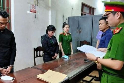 Khai trừ đảng nữ văn thư làm giả học bạ cho học sinh đi du học