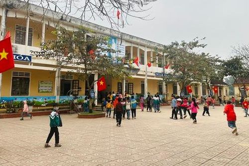 Kế toán nhà trường 'quên' nộp tiền bảo hiểm y tế cho học sinh