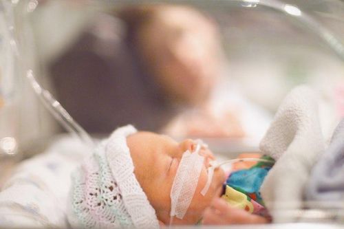 Trời lạnh đề phòng viêm phổi ở trẻ sơ sinh, những dấu hiệu bệnh nguy hiểm cha mẹ cần chú ý